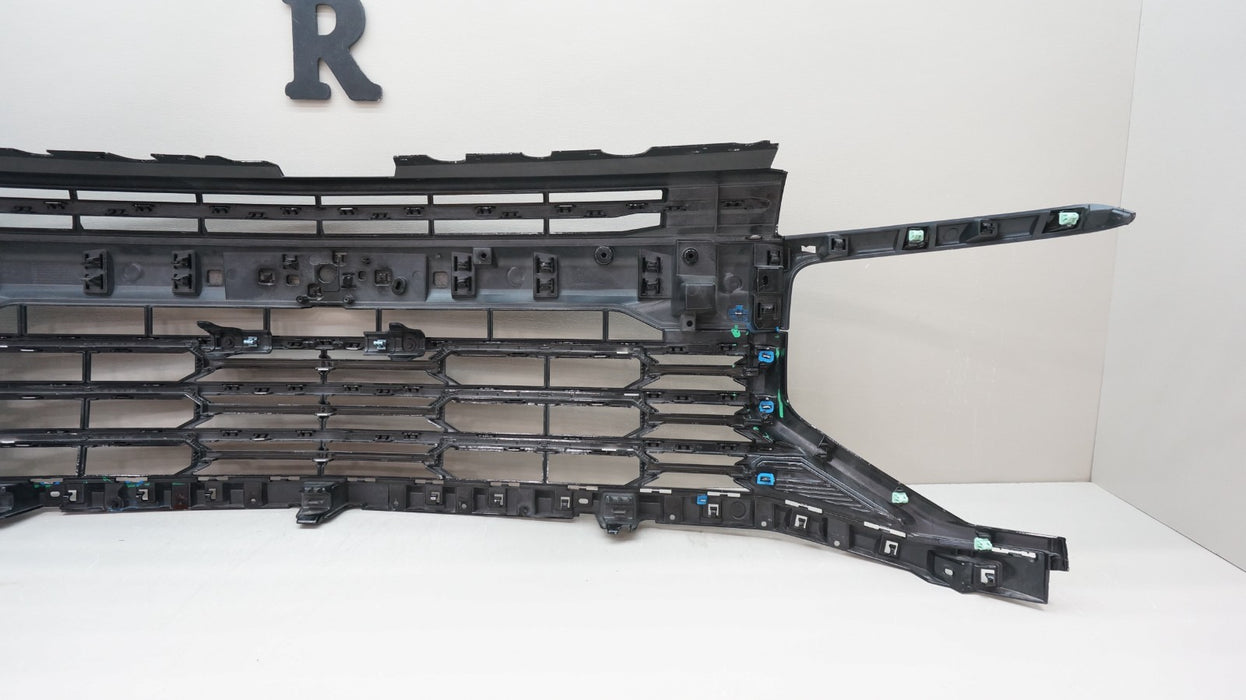 2025-2026 CHEVROLET TAHOE / SUBURBAN FRONT RADIATOR GRILLE OEM 85775009