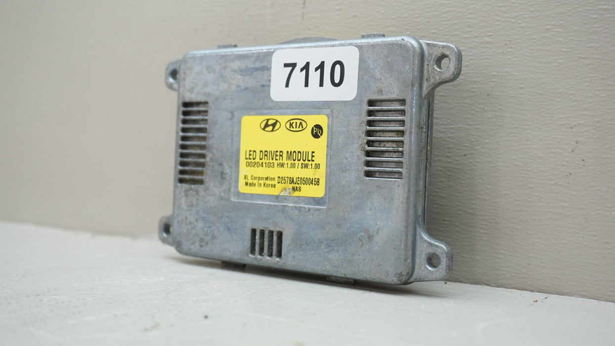 2019-2020 HYUNDAI SANTA FE LEFT HEADLIGHT CONTROL MODULE BALLAST OEM 00204103