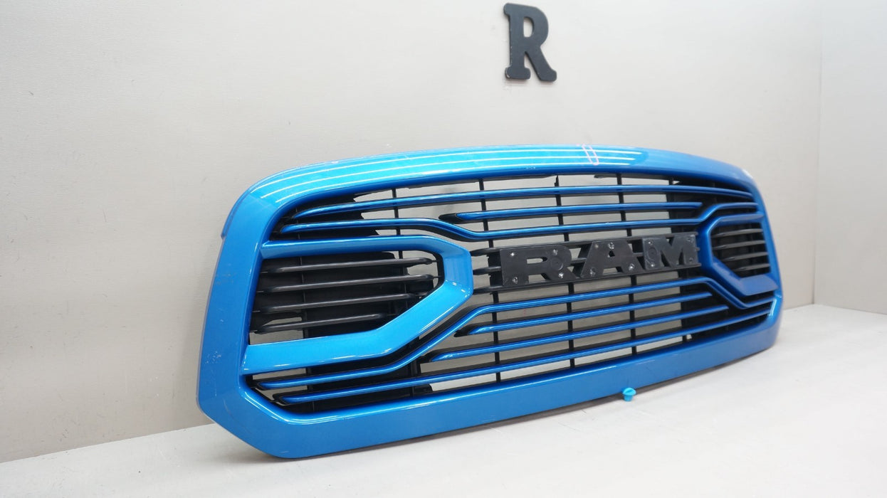 2013-2018 DODGE RAM 2500 3500 FRONT BUMPER RADIATOR GRILLE OEM