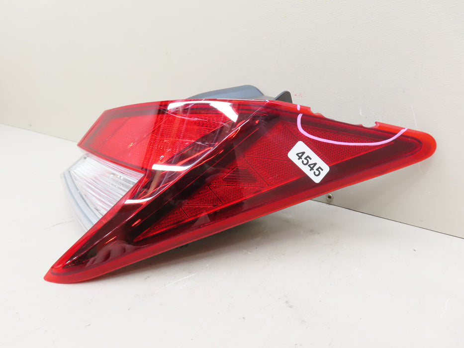 2021-2023 HYUNDAI ELANTRA RIGHT PASSENGER SIDE TAIL LIGHT OUTER OEM