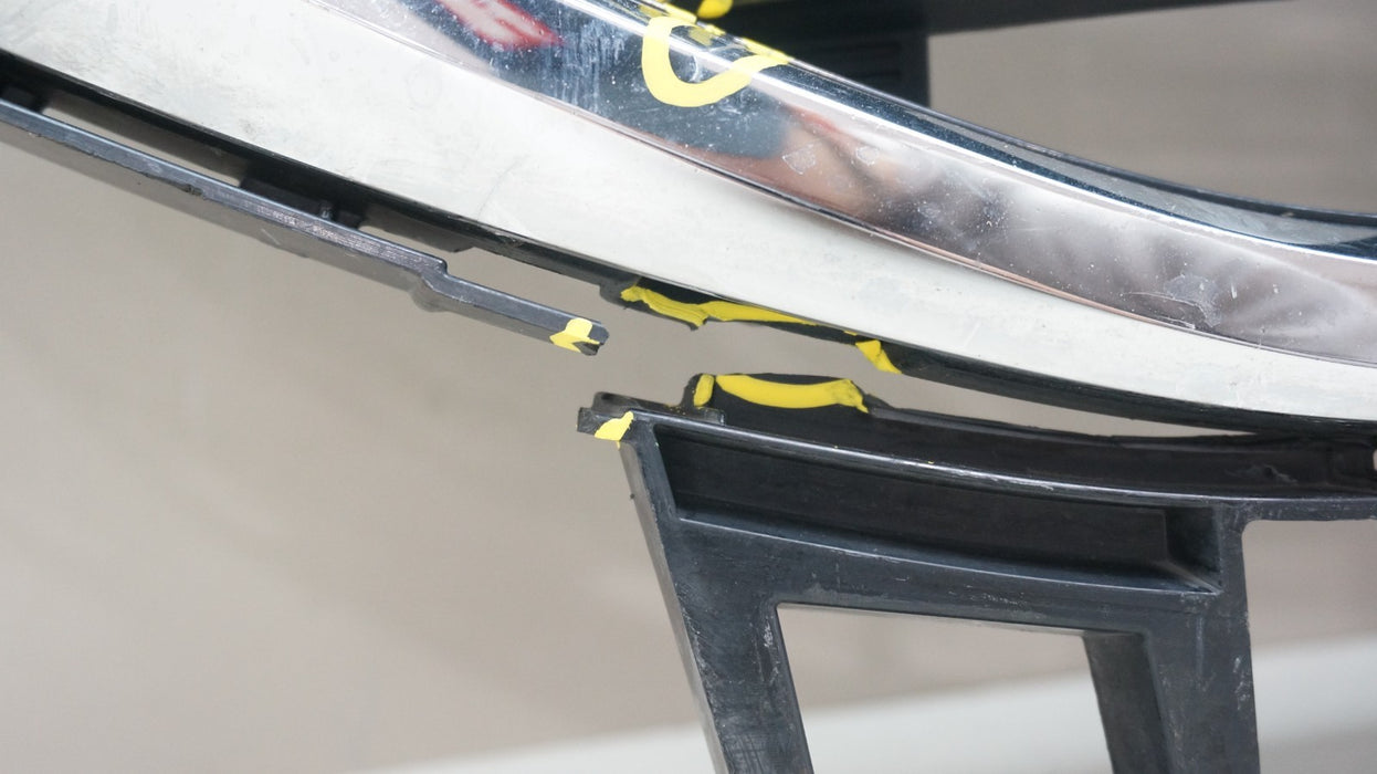 2018-2021 GMC TERRAIN FRONT RADIATOR GRILLE GRILL 23196294 OEM