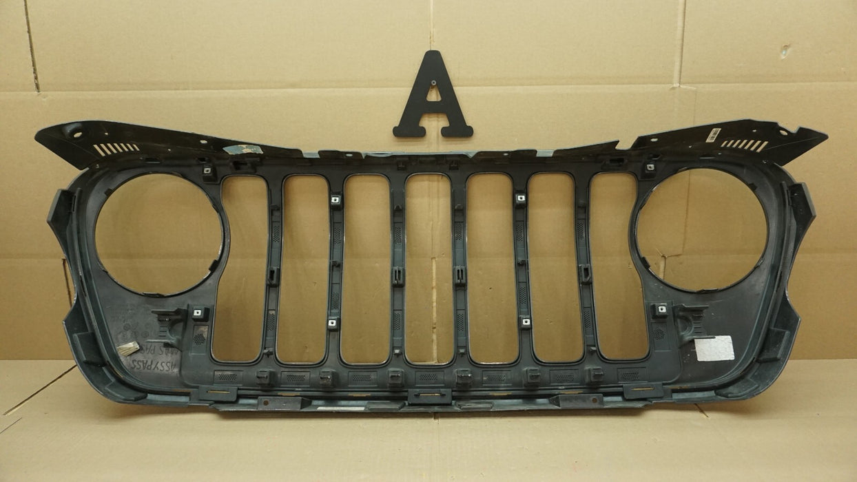 2018-2021 JEEP WRANGLER JL SAHARA FRONT BUMPER GRILLE GRILL OEM 6BY79TRVAB