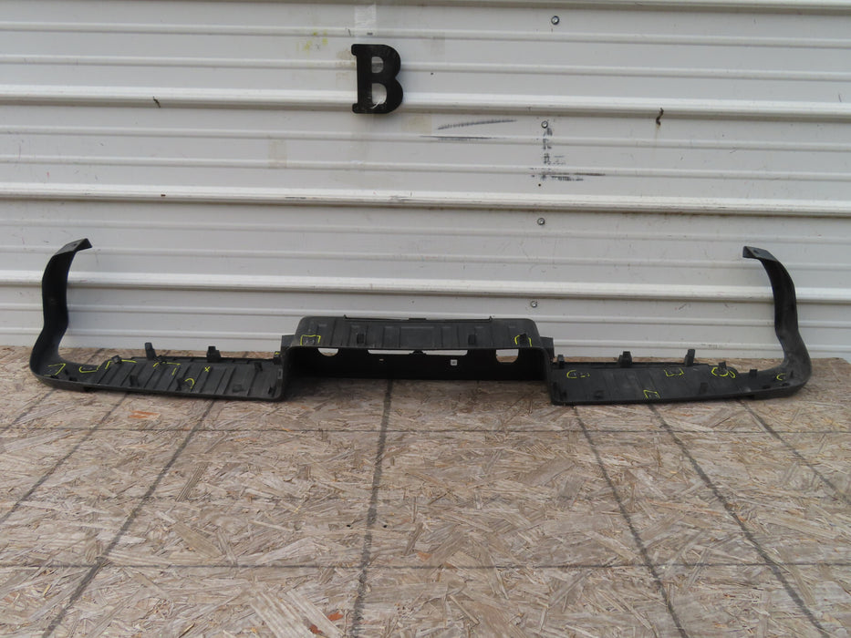 2015-2019 CHEVROLET/GMC 2500HD/3500HD REAR BUMPER COVER STEP PAD OEM