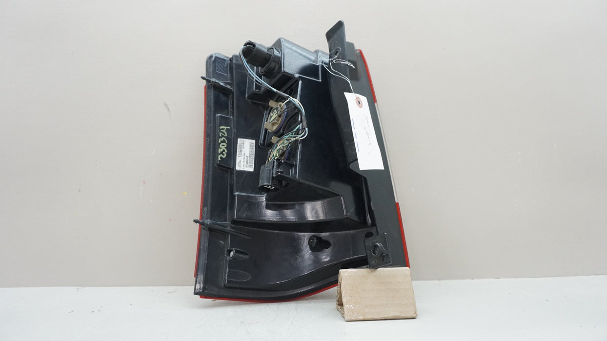 2011-2016 CHRYSLER TOWN & COUNTRY REAR RH RIGHT PASSENGER SIDE TAIL LIGHT OEM