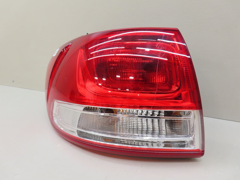 2016-2018 KIA SORENTO REAR LEFT DRIVER SIDE TAIL LIGHT OUTER OEM