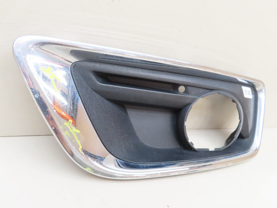 2013-2016 CHEVROLET MALIBU FRONT RIGHT PASSENGER FOG LIGHT BEZEL COVER OEM