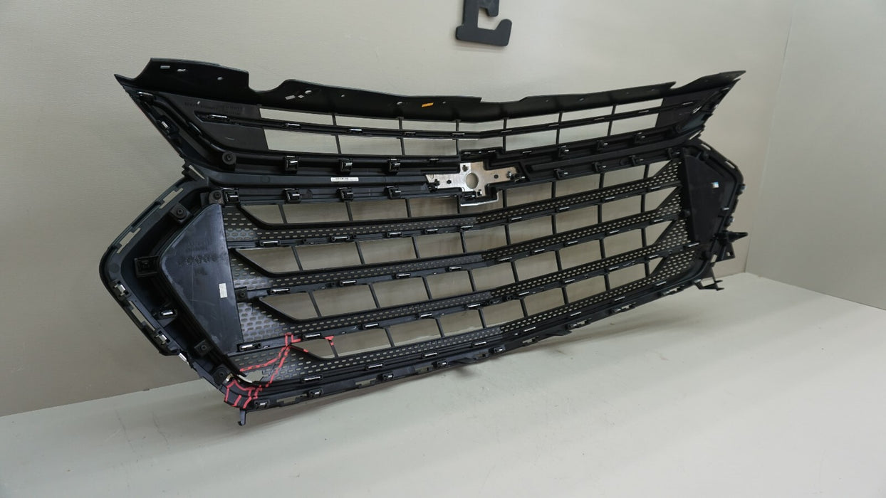 2018-2020 CHEVROLET TRAVERSE FRONT BUMPER CENTER GRILL GRILLE OEM 23376131