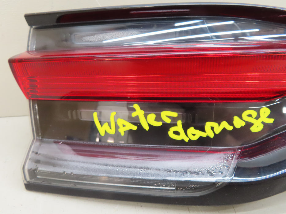 2019-2022 PORSCHE MACAN REAR CENTER TAIL LIGHT LED OEM 95B.945.208.L