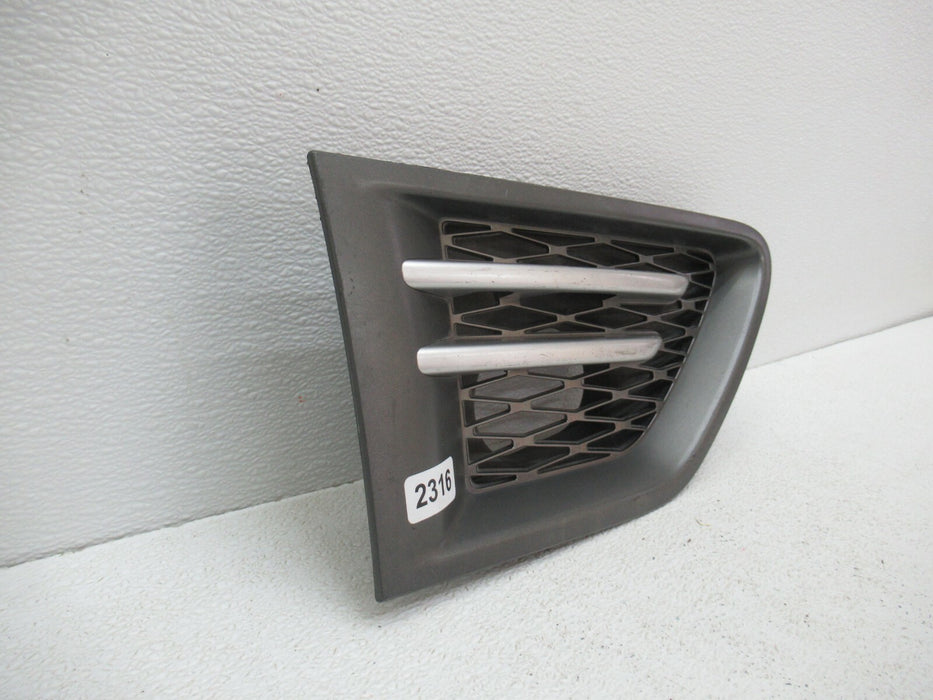 2010 - 2013 LAND RANGE ROVER SPORT FRONT RIGHT PASSENGER SIDE FENDER GRILLE OEM