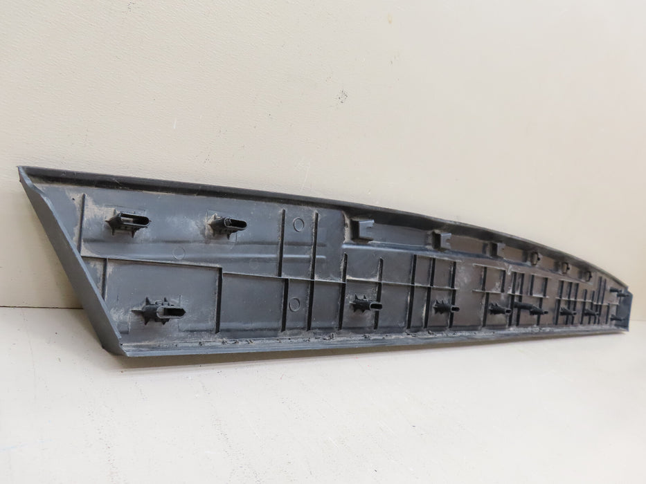 2019 2020 CHEVROLET GMC SILVERADO-SIERRA 1500 REAR UPPER TAILGATE MOLDING OEM