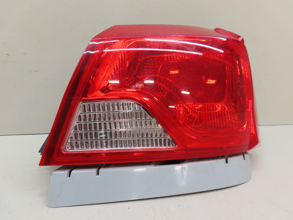 2014-2020 CHEVROLET IMPALA RIGHT PASSENGER SIDE TAIL LIGHT OUTER OEM