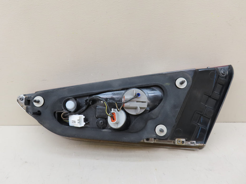 2018-2019 HYUNDAI SONATA REAR RIGHT PASSENGER INNER TAIL LIGHT OEM 92403C2500