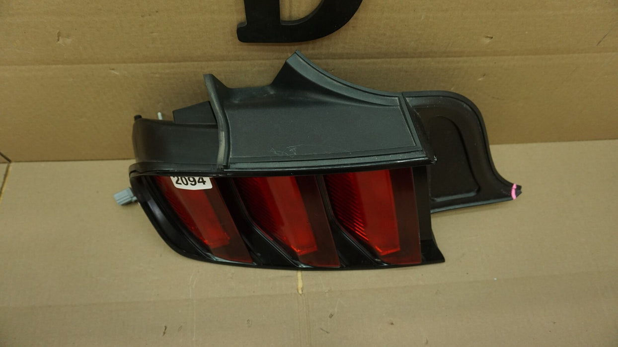 2015-2017 FORD MUSTANG LEFT DRIVER SIDE TAIL LIGHT LED OEM 15 16 17