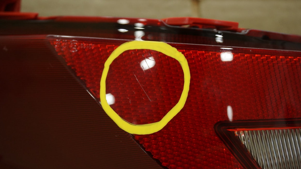 2019-2020 HYUNDAI ELANTRA RIGHT PASSENGER SIDE TAIL LIGHT BUMPER REFLECTOR OEM