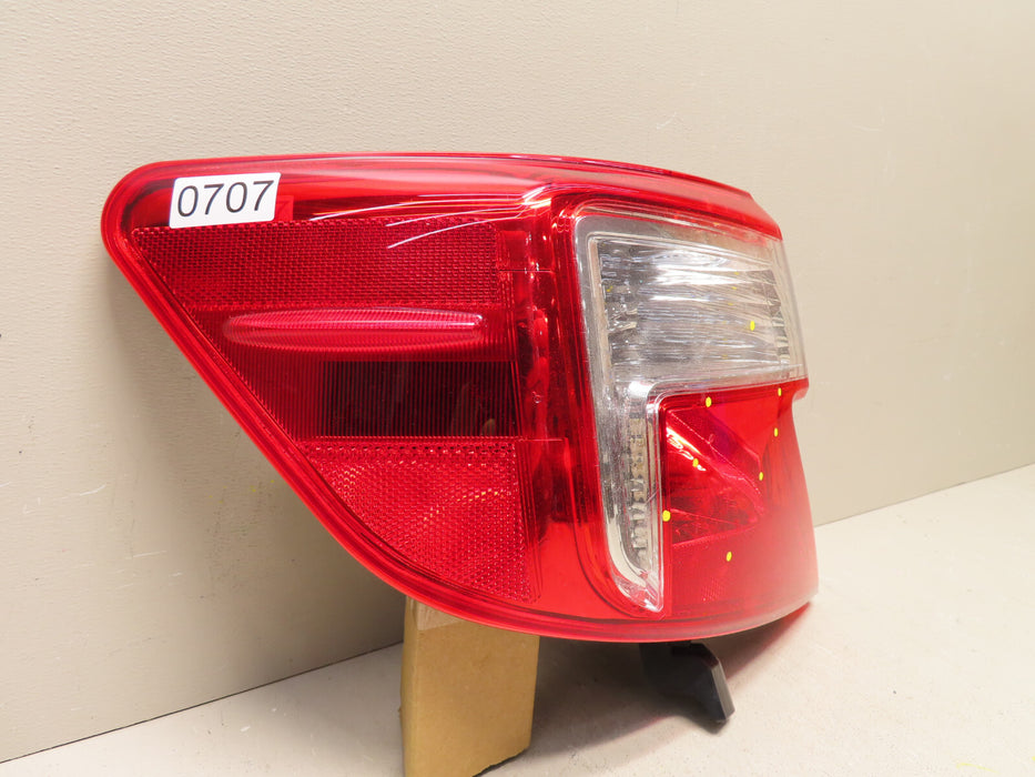 2012 2014 TOYOTA CAMRY LEFT DRIVER SIDE OUTER TAIL LIGHT HALOGEN OEM