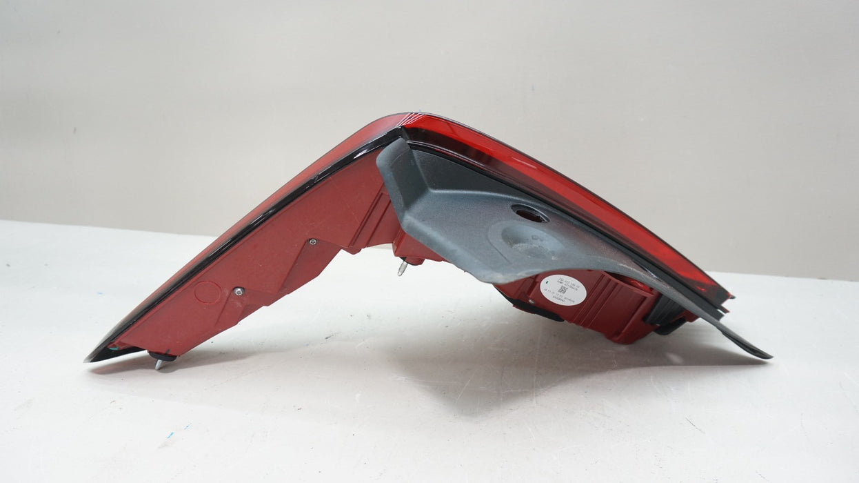 2020-2024 CADILLAC XT5 RIGHT PASSENGER TAIL LIGHT BRAKE STOP LAMP OEM 85008943