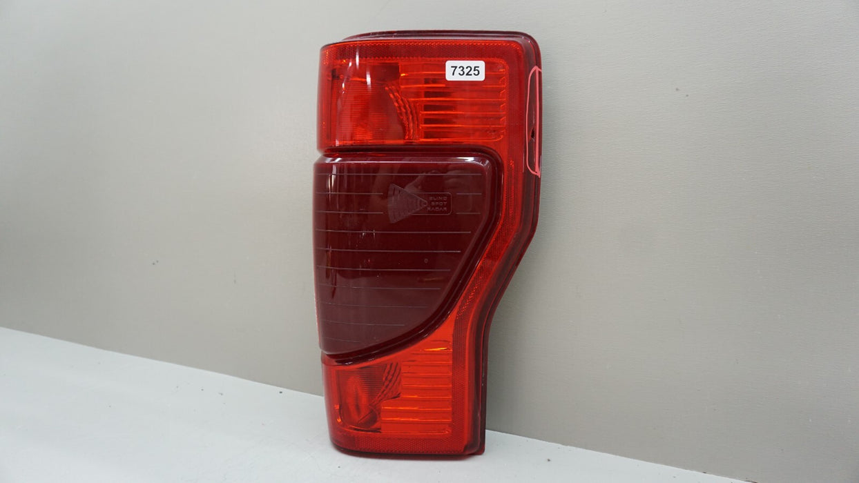 2020-2022 FORD F250 F350 REAR RIGHT PASSENGER TAIL LIGHT W/ BLINDSPOT SENSOR OEM