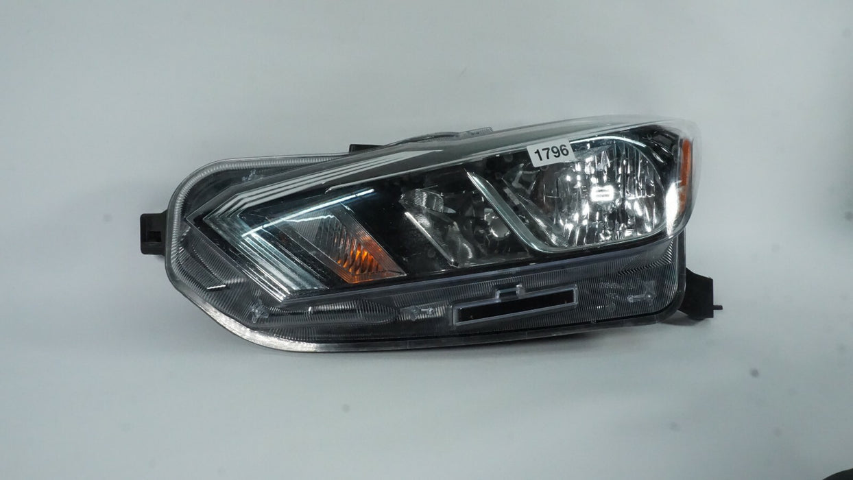 2020-2021 NISSAN VERSA FRONT LEFT DRIVER SIDE HEADLIGHT HEADLAMP OEM 20 21