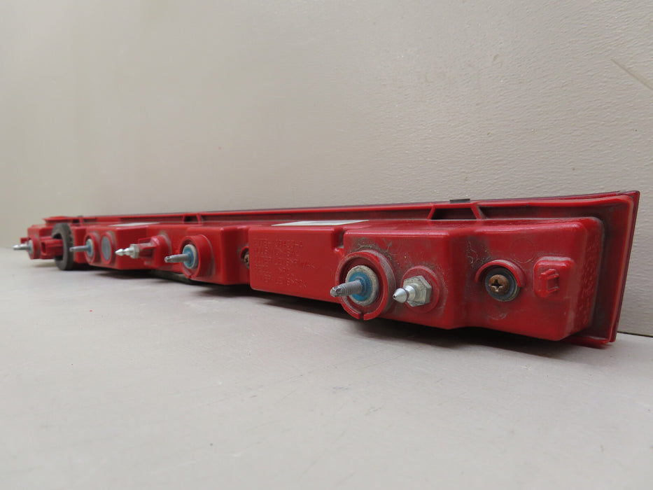 2015-2019 LINCOLN MKC REAR LIFTGATE MOUNTED CENTER LED TAIL LIGHT OEM