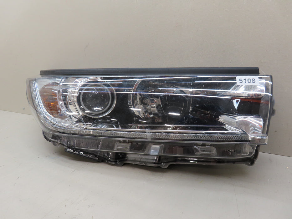 2017-2019 TOYOTA HIGHLANDER FRONT RIGHT PASSENGER HEADLIGHT HALOGEN OEM