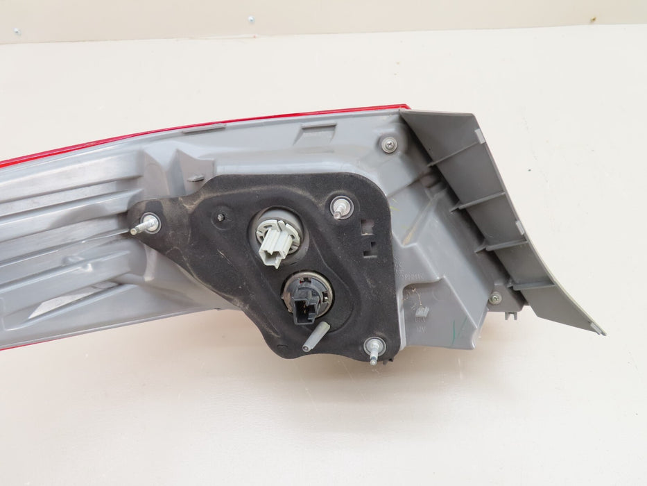 2015-2017 TOYOTA CAMRY REAR PASSENGER SIDE TAILLIGHT TAILLAMP ASSEMBLY OEM