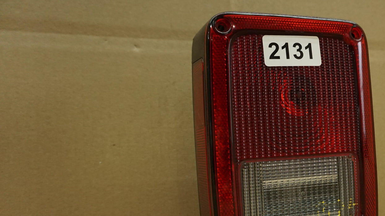 2007-2015 JEEP WRANGLER LEFT DRIVER SIDE TAIL LIGHT HALOGEN OEM 55077891AF