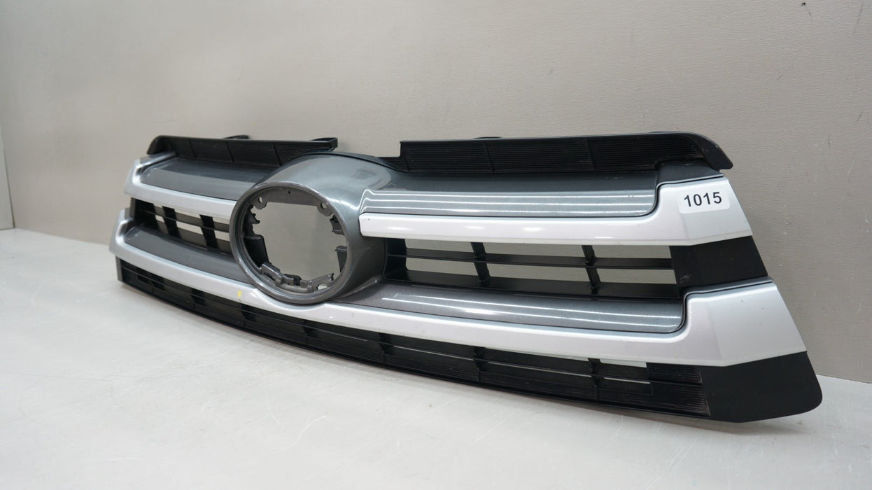 2016-2019 TOYOTA HIGHLANDER FRONT BUMPER RADIATOR GRILLE OEM 53101-0E240