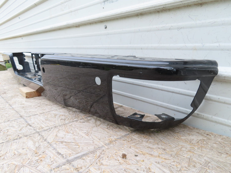 2015-2018 CHEVROLET SILVERADO GMC SIERRA 2500 3500 HD REAR BUMPER OEM 23108141