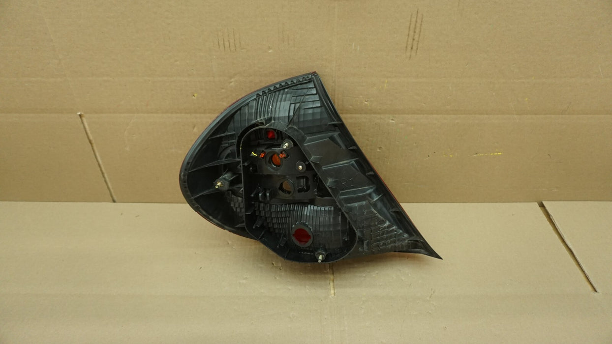 2002-2004 TOYOTA CAMRY RIGHT PASSENGER SIDE TAIL LIGHT HALOGEN OEM 02 03 04