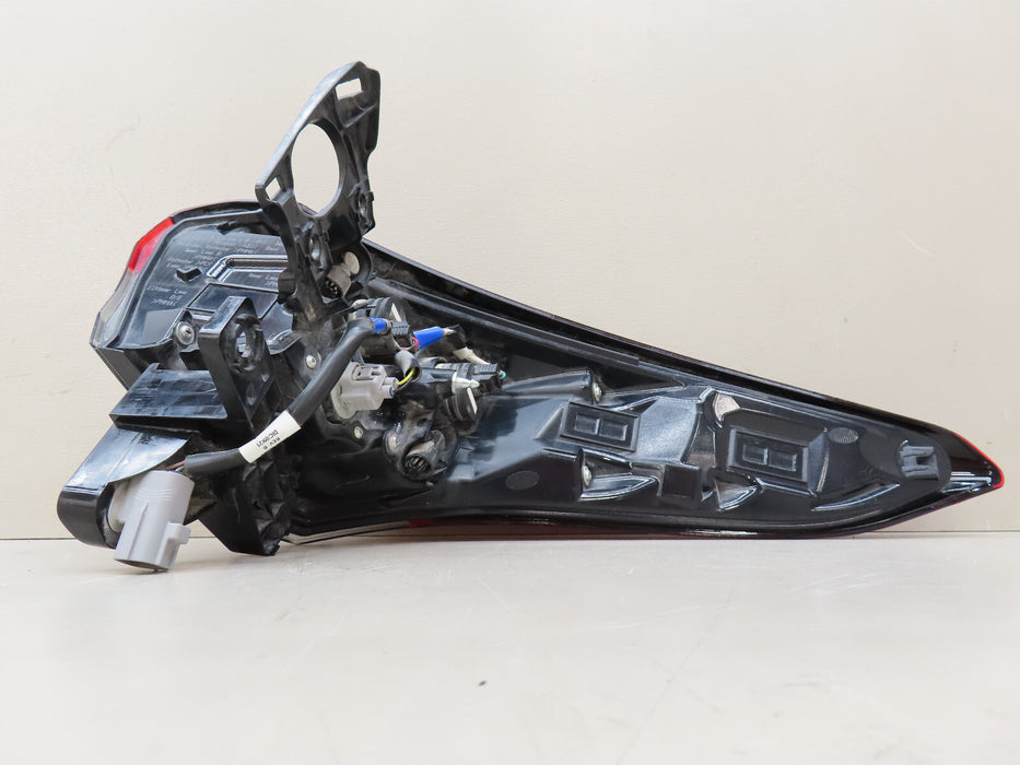 2020-2022 TOYOTA HIGHLANDER RIGHT DRIVER SIDE TAIL LIGHT LAMP LED OUTER OEM