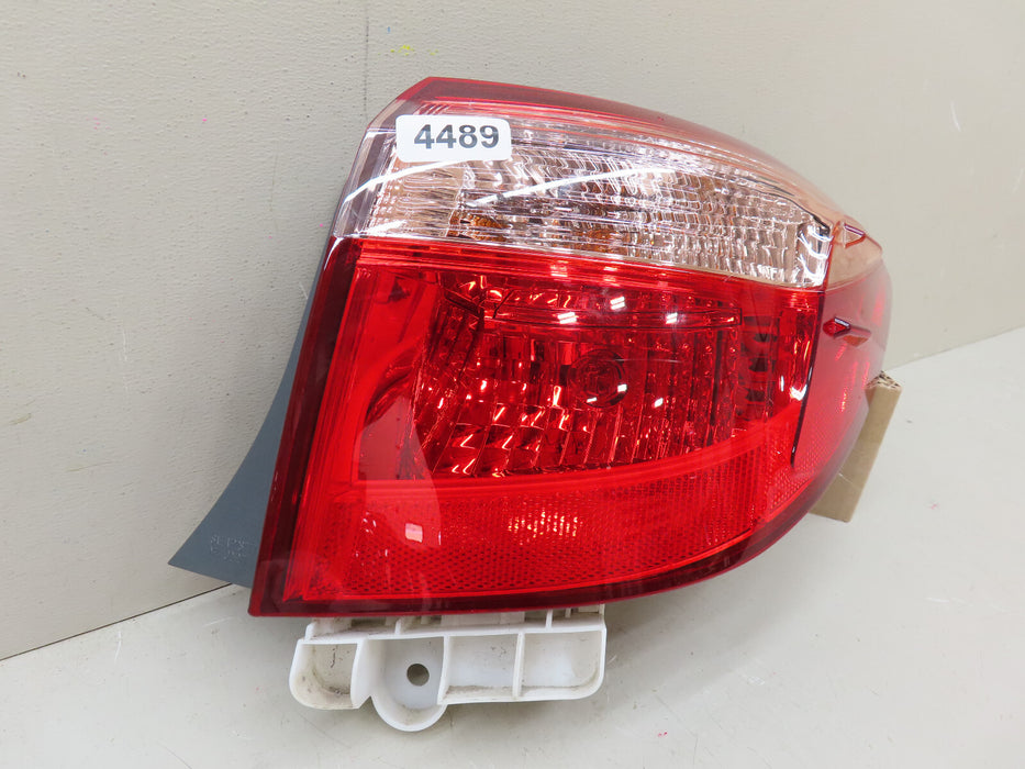 2014-2016 TOYOTA COROLLA REAR RIGHT PASSENGER SIDE TAIL LIGHT OUTER OEM