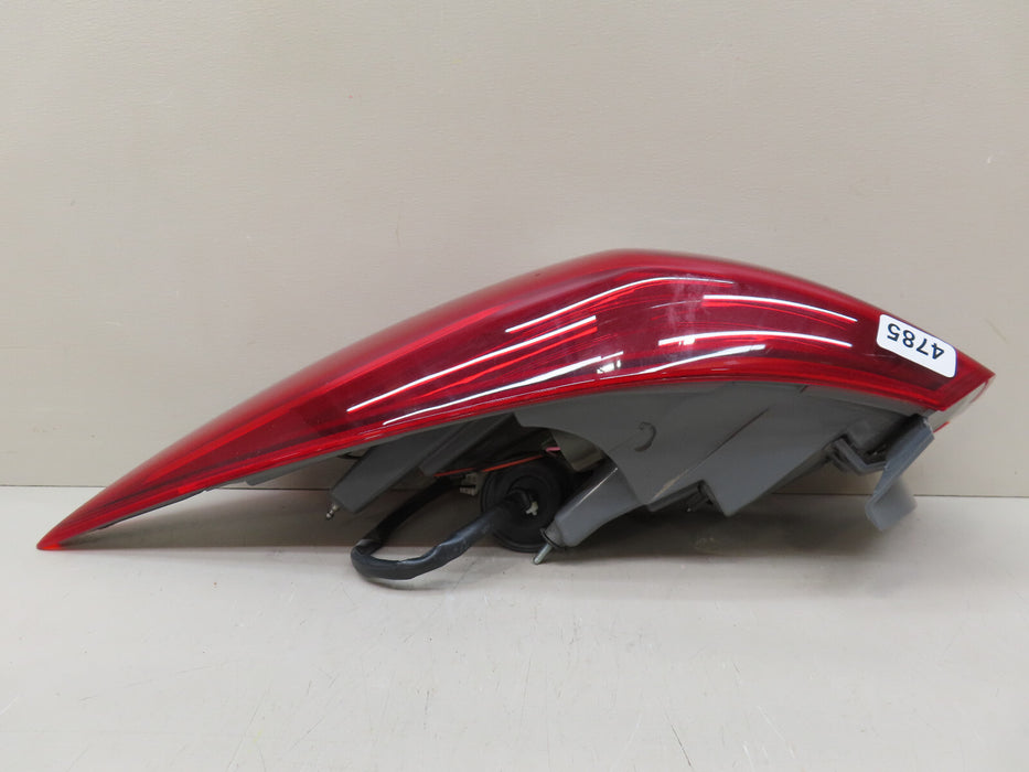 2017-2018 HYUNDAI ELANTRA REAR RIGHT PASSENGER SIDE OUTER TAIL LIGHT OEM