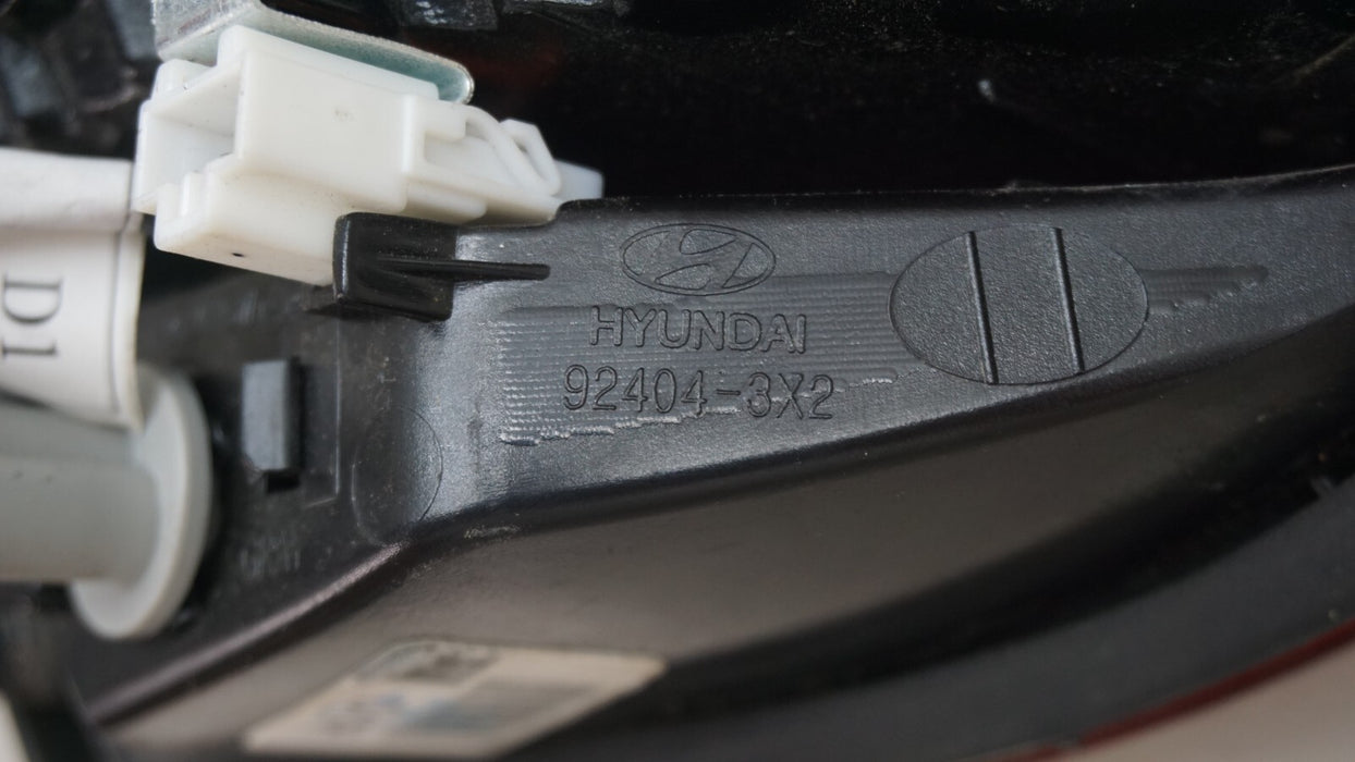 2014-2016 HYUNDAI ELANTRA REAR RIGHT SIDE INNER TAIL LIGHT LAMP OEM 92404-3X2