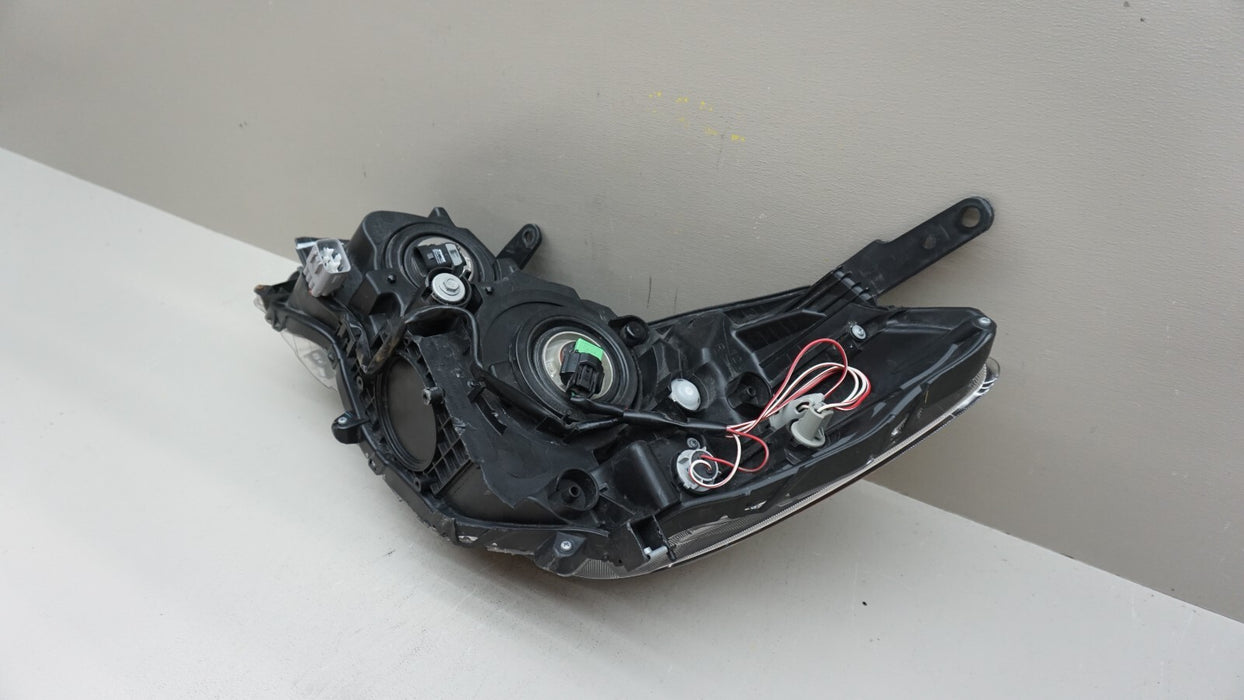 2016-2017 SUBARU CROSSTREK FRONT RIGHT PASSENGER SIDE HEADLIGHT HALOGEN OEM