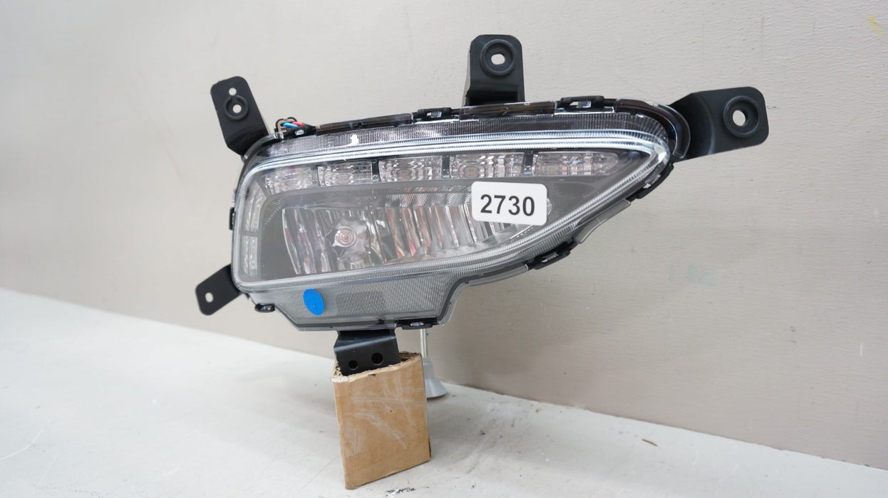 2016-2018 HYUNDAI TUCSON FRONT RIGHT PASSENGER SIDE FOG DLR LIGHT OEM