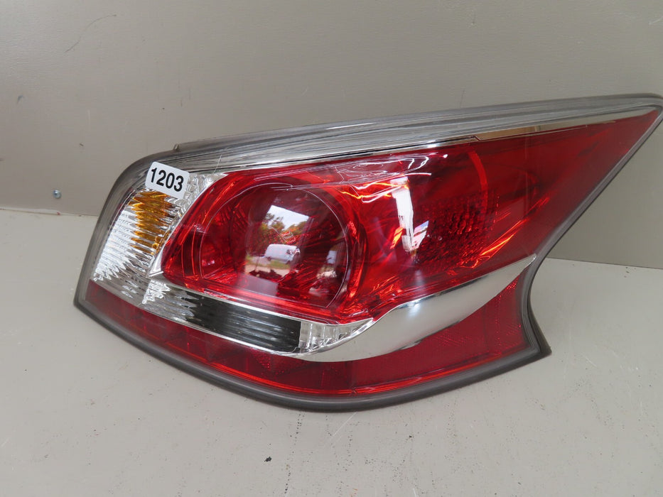 2013-2015 NISSAN ALTIMA REAR PASSENGER SIDE TAILLIGHT TAILLAMP ASSEMBLY OEM