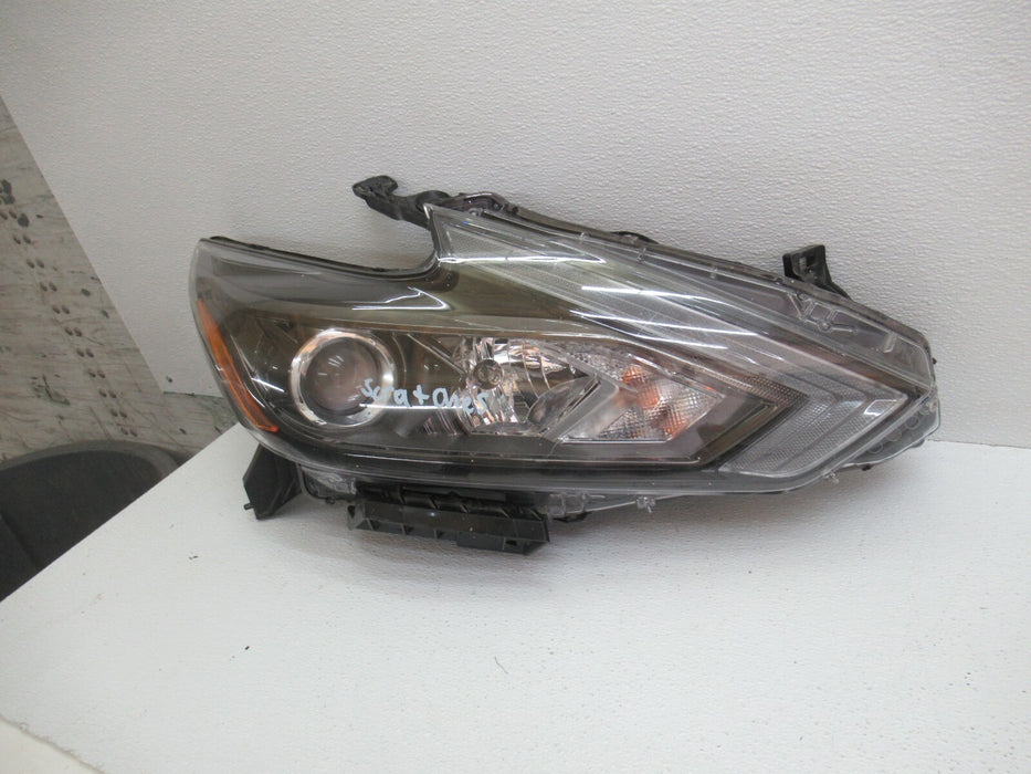 2016-2018 NISSAN ALTIMA FRONT RIGHT PASSENGER HEADLIGHT HALOGEN HEADLAMP OEM