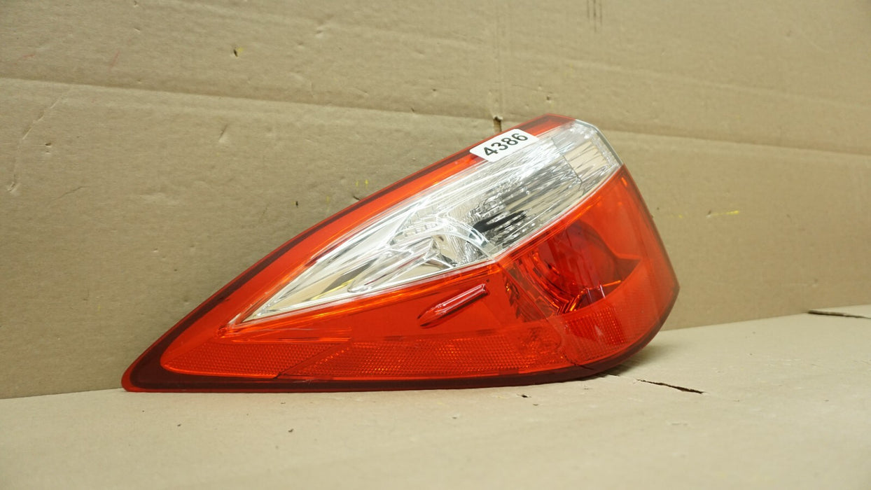 2014-2016 TOYOTA COROLLA REAR LEFT DRIVER SIDE TAIL LIGHT HALOGEN OEM 14 15 16