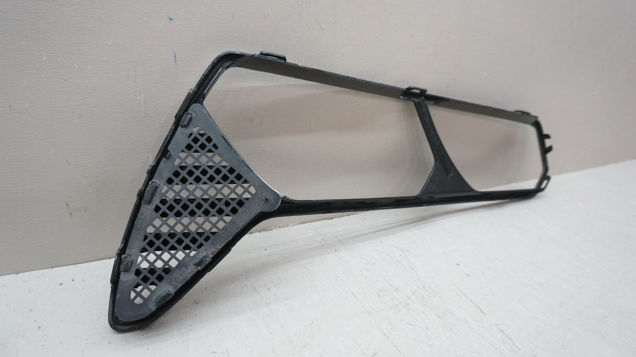 2014-2019 CHEVROLET CORVETTE C7 REAR PASSENGER RIGHT TAILLIGHT TRIM 23446826 OEM