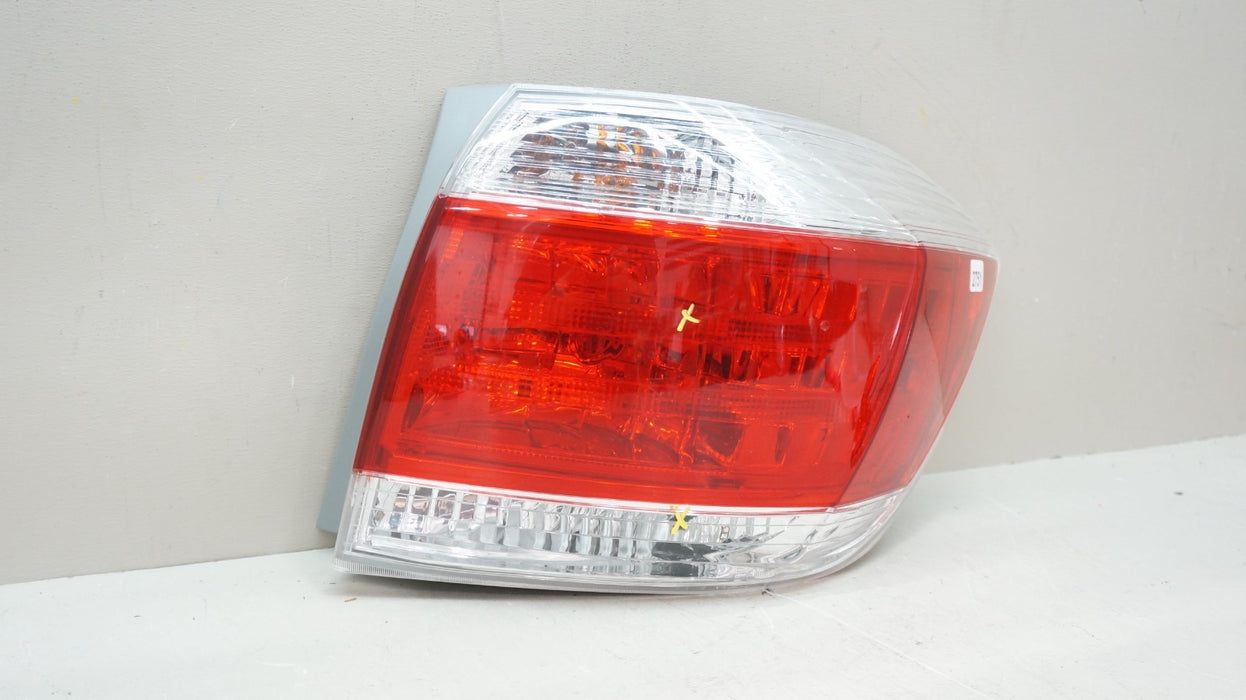 2011-2013 TOYOTA HIGHLANDER REAR RIGHT PASSENGER SIDE TAIL LIGHT CAPA