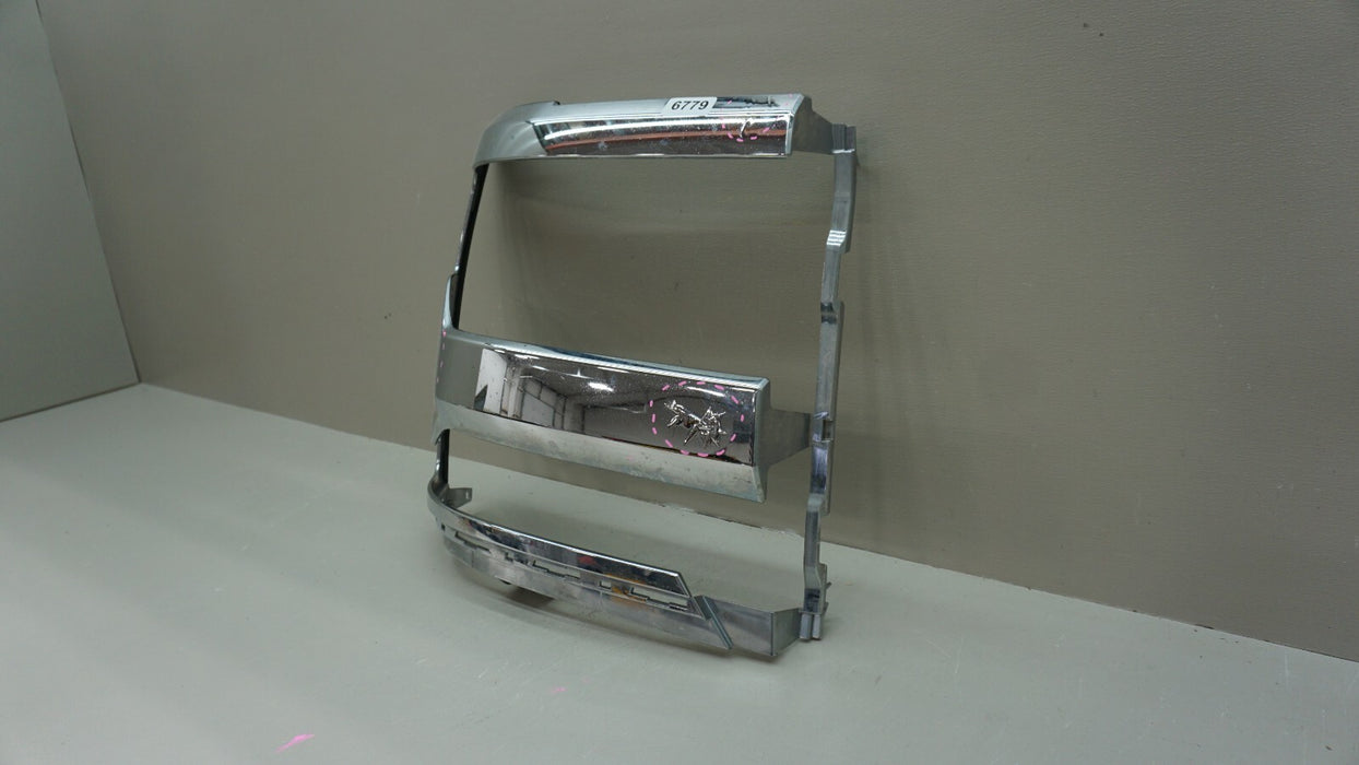 2016-2018 CHEVROLET SILVERADO 1500 FRONT RIGHT PASSENGER HEADLIGHT TRIM OEM