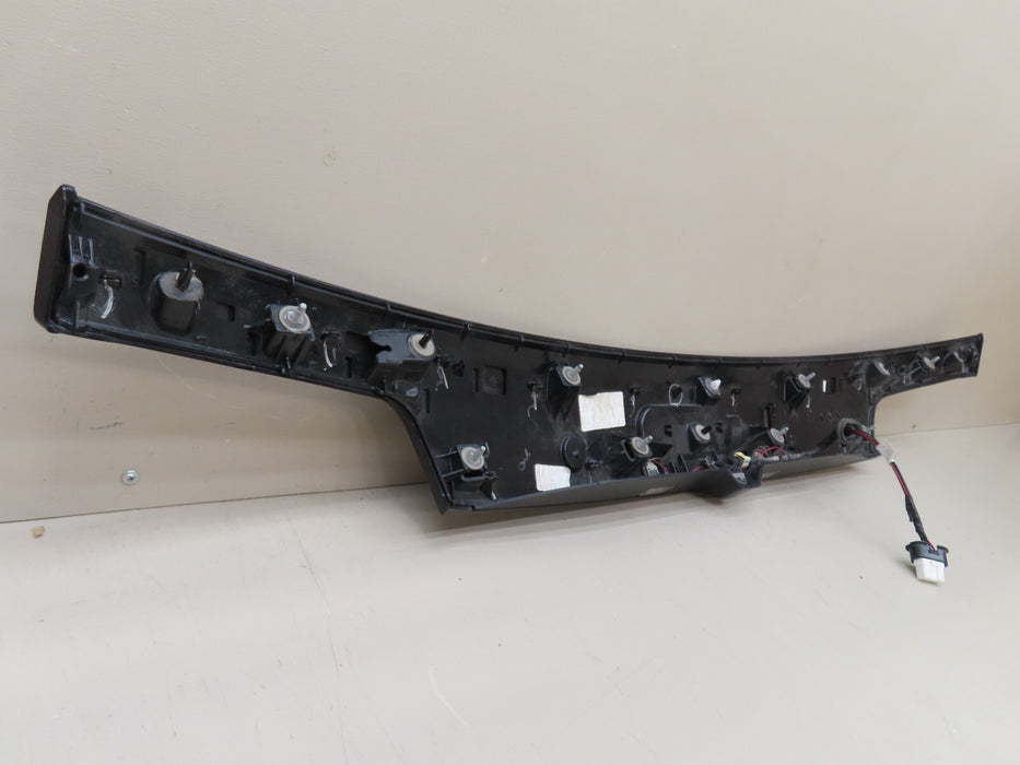 2017-2021 JEEP GRAND CHEROKEE REAR GATE TRIM MOLDING OEM 1WD55TRMACD