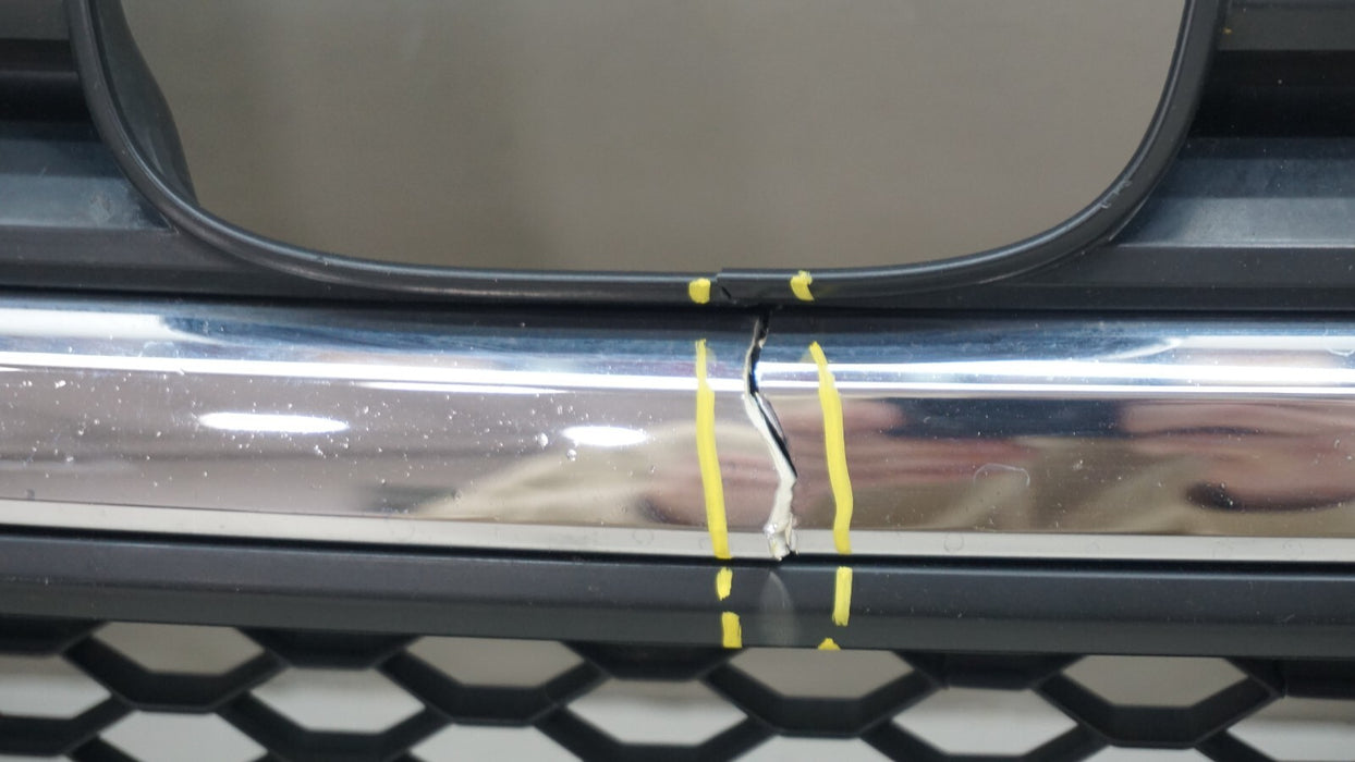 2016-2018 HONDA PILOT FRONT UPPER RADIATOR GRILLE 71121-TG7-A0 OEM