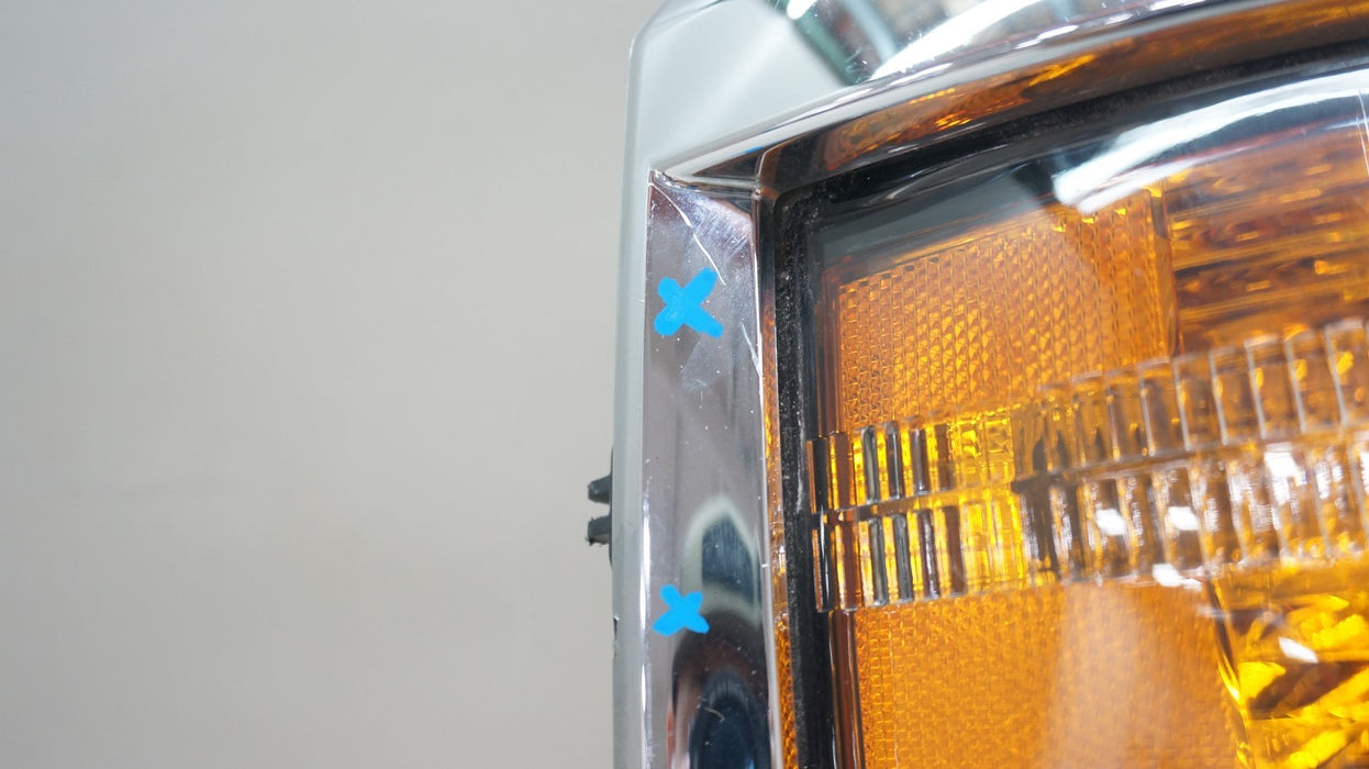 2015-2019 CHEVROLET SILVERADO 2500HD 3500HD RIGHT HALOGEN HEADLIGHT OEM 23389971