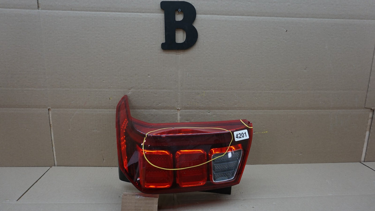 2018-2021 HYUNDAI PALISADE REAR RIGHT PASSENGERS SIDE LED TAIL LIGHT OEM