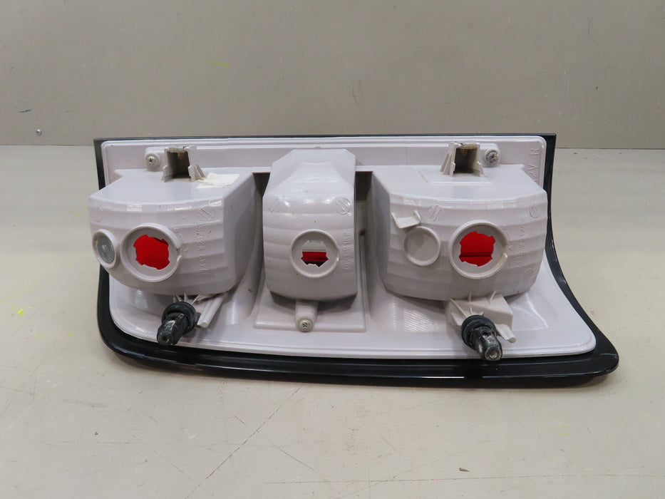 2015-2022 CHEVROLET COLORADO RIGHT PASSENGER SIDE TAIL LIGHT OEM