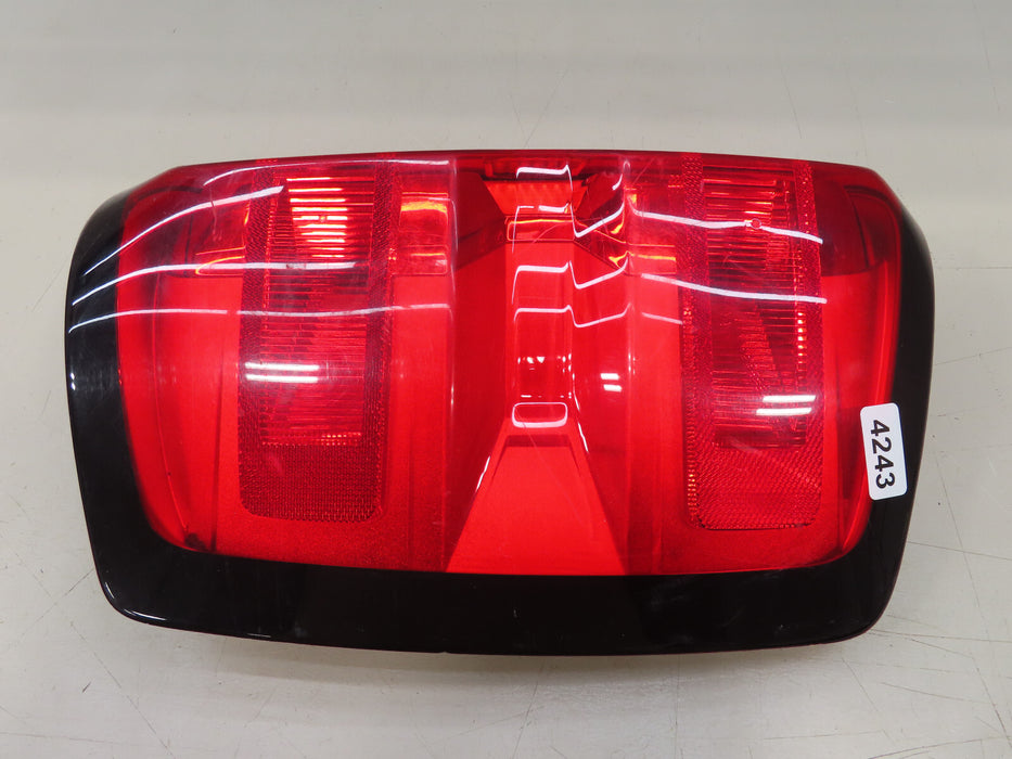 2014 2015 CHEVROLET SILVERADO 1500 REAR RIGHT PASSENGER SIDE TAIL LIGHT OEM