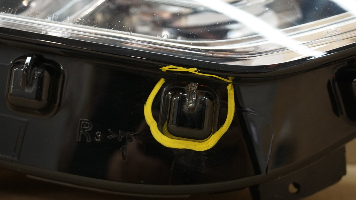 2017-2020 FORD FUSION FRONT RIGHT PASSENGER SIDE HEADLIGHT HALOGEN OEM