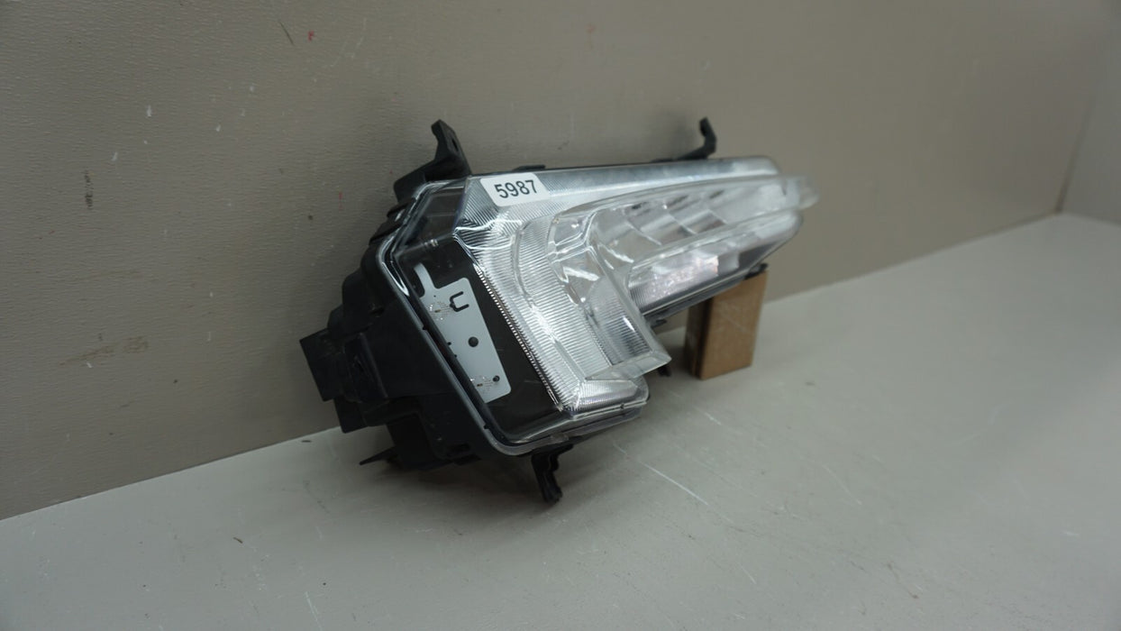 2016-2018 CHEVROLET MALIBU FRONT RH RIGHT PASSENGER SIDE FOG LIGHT LAMP OEM