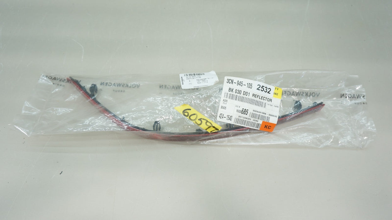 2021-2025 VOLKSWAGEN ATLAS REAR LEFT OUTER BUMPER REFLECTOR LIGHT OEM 3CN945105